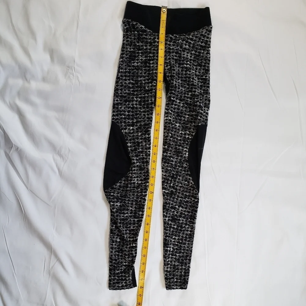 Nike Pro Hyper Warm leggings Size XS  Grey & Black Diamond Pattern